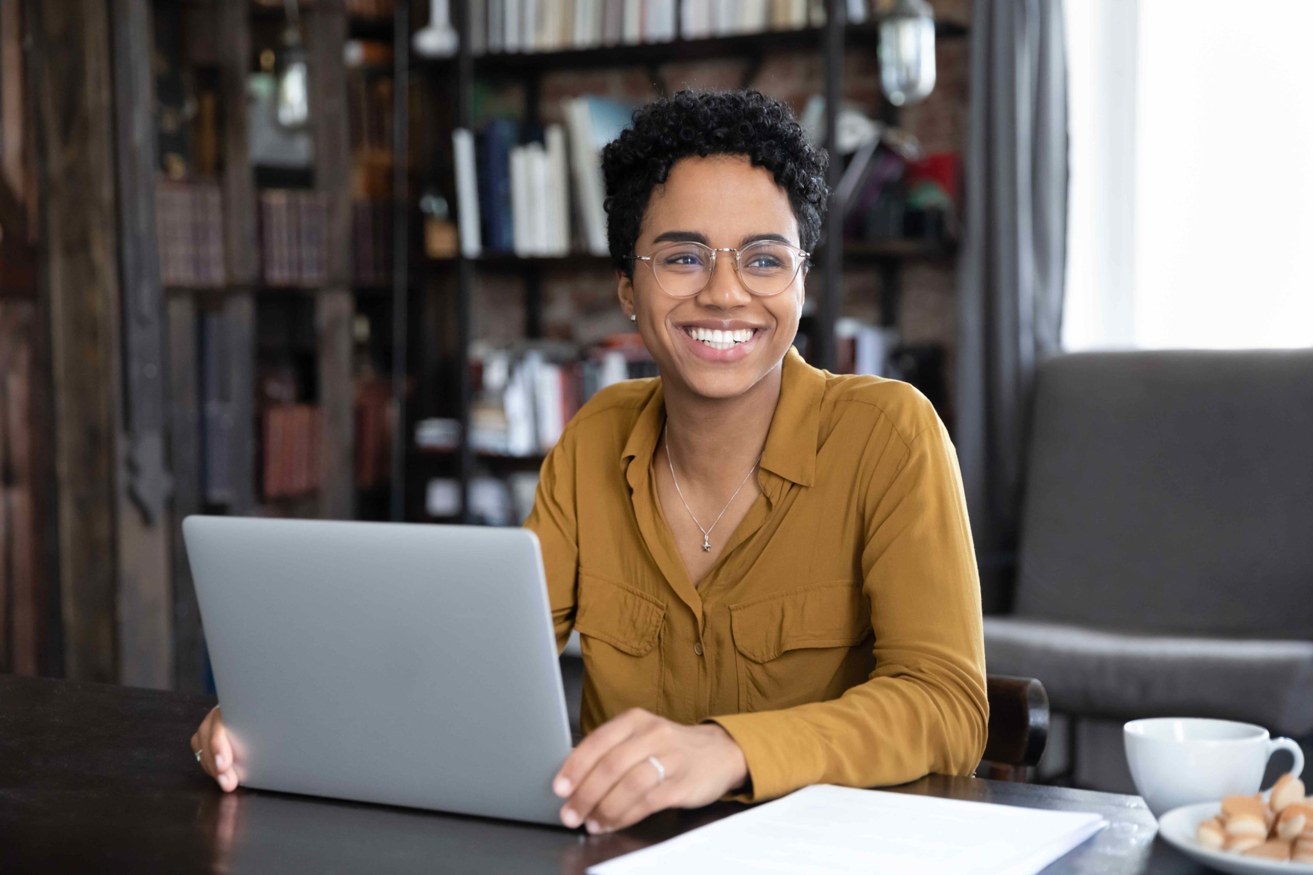 happy woman working at computer smiling because using psquote make quoting so easy